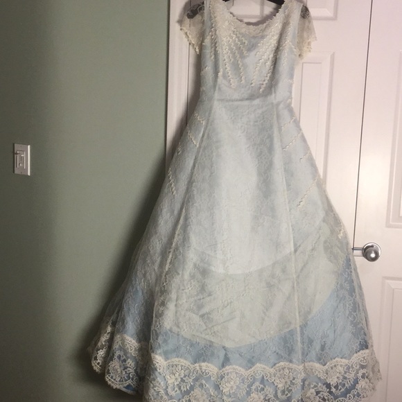 Bridal /  Ballgown by Hugo Nicholson - Picture 4 of 7